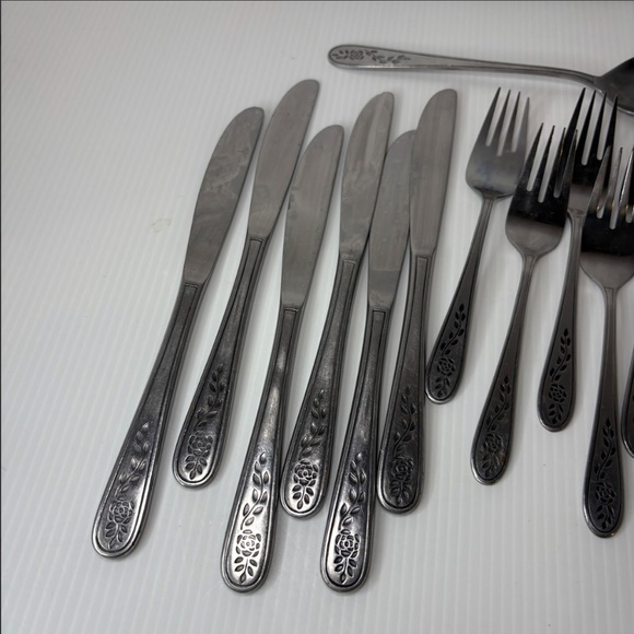 Rogers Co. FLORAL MIST Stainless Korea 20 piece Vintage Flatware/Serving Lot - Picture 2 of 6